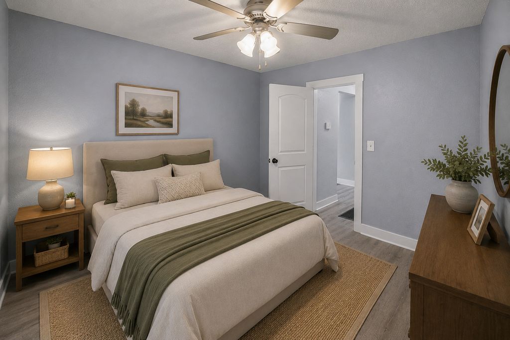 Image 17 of property listing at 506 E Elm Street, Salem, IL 62881