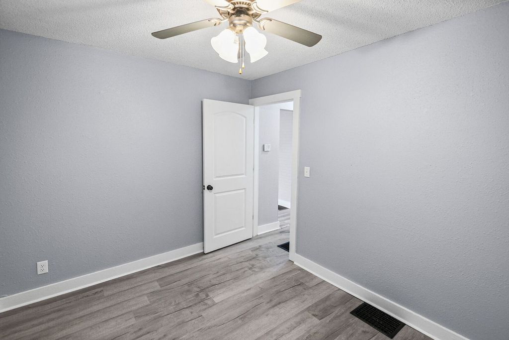 Image 18 of property listing at 506 E Elm Street, Salem, IL 62881