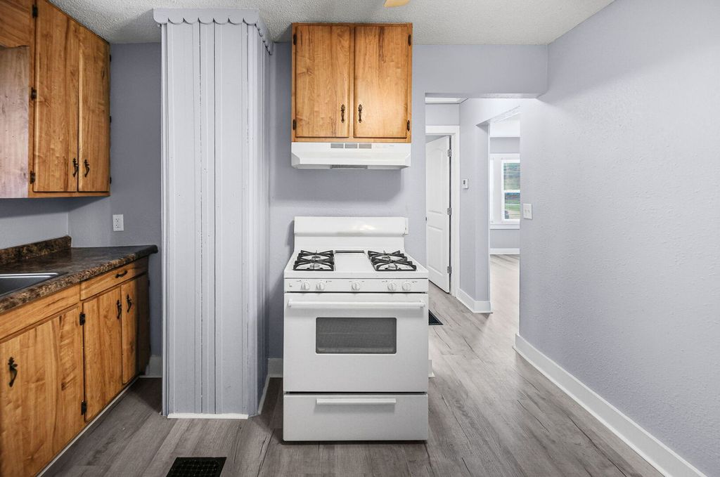Image 22 of property listing at 506 E Elm Street, Salem, IL 62881