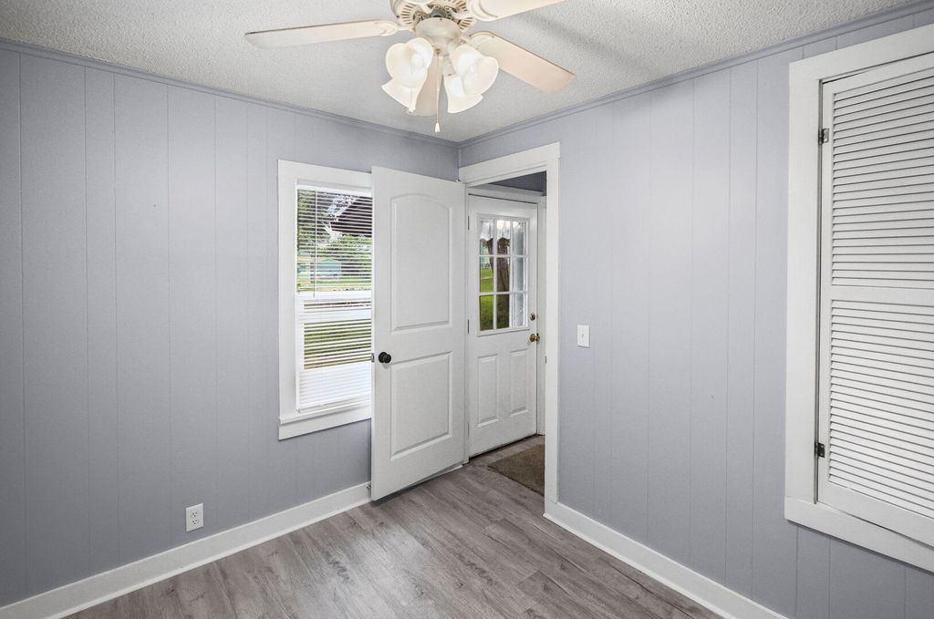 Image 25 of property listing at 506 E Elm Street, Salem, IL 62881