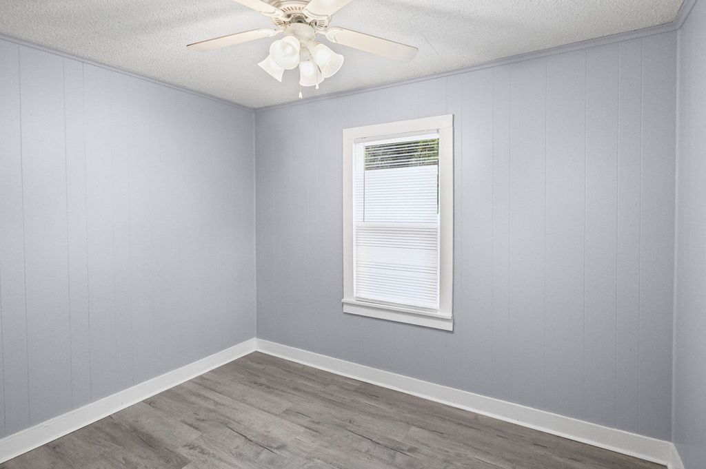 Image 26 of property listing at 506 E Elm Street, Salem, IL 62881