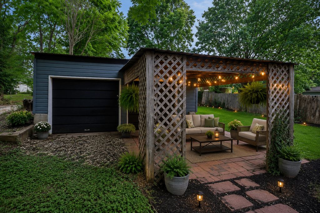 Image 30 of property listing at 506 E Elm Street, Salem, IL 62881
