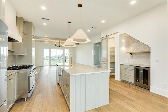 714 Vista Bella, Galveston, TX 77554