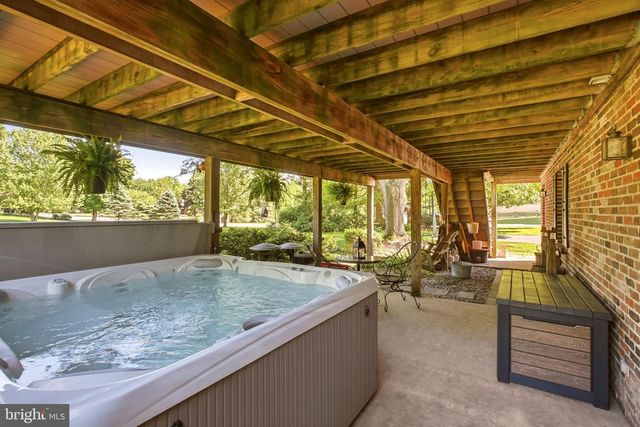 391 BUTTERNUT DR, Parkesburg, PA 19365