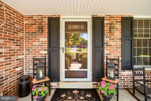 391 BUTTERNUT DR, Parkesburg, PA 19365