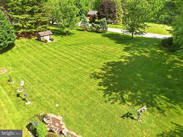 391 BUTTERNUT DR, Parkesburg, PA 19365
