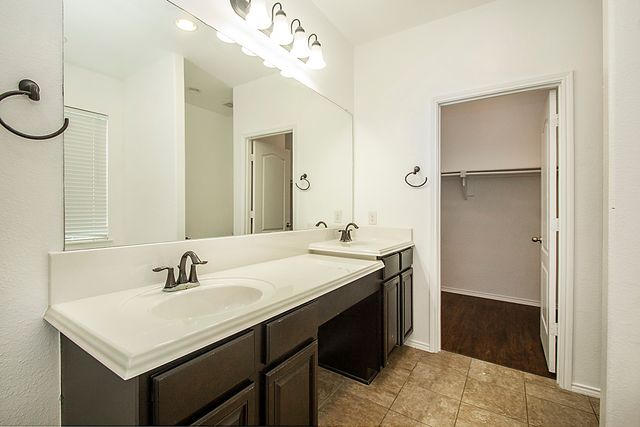 917 Swan Ridge Drive, Sherman, TX 75092