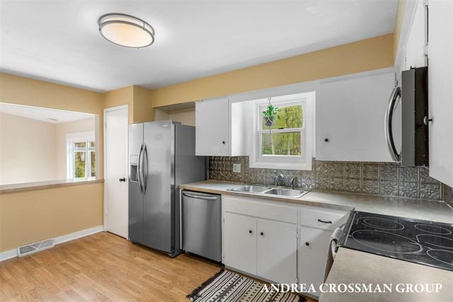 4684 Pine Drive, Holland, MI 49423