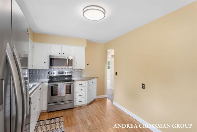 4684 Pine Drive, Holland, MI 49423