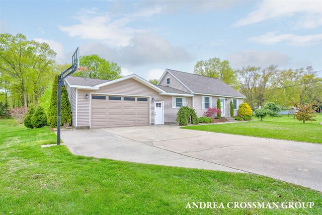 4684 Pine Drive, Holland, MI 49423