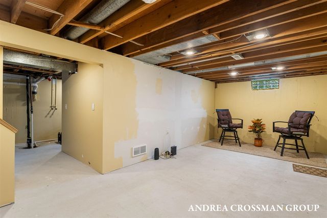 4684 Pine Drive, Holland, MI 49423
