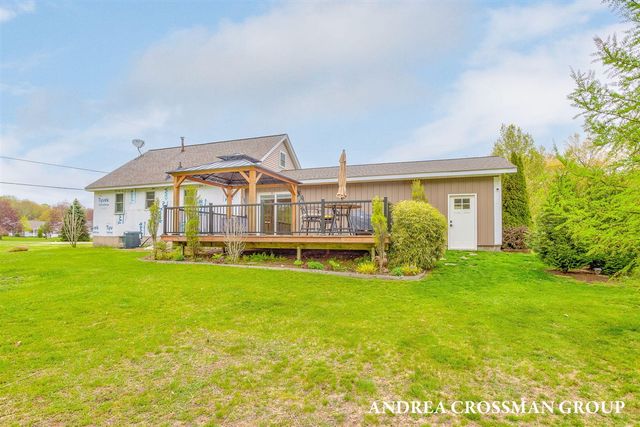 4684 Pine Drive, Holland, MI 49423