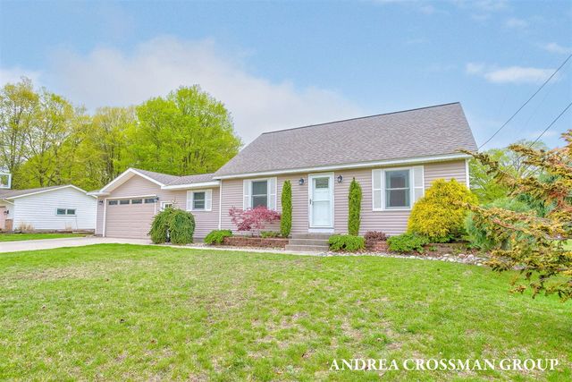 4684 Pine Drive, Holland, MI 49423