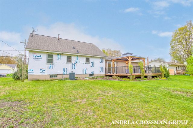 4684 Pine Drive, Holland, MI 49423