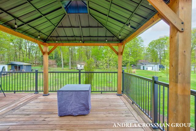 4684 Pine Drive, Holland, MI 49423