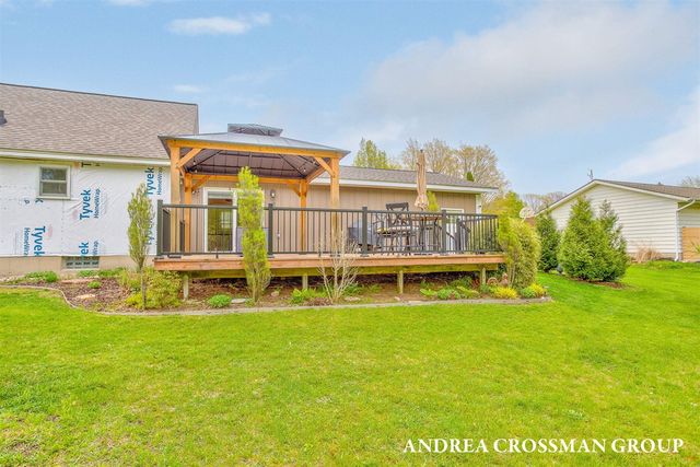 4684 Pine Drive, Holland, MI 49423