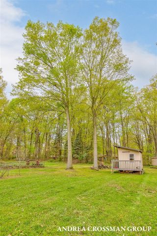 4684 Pine Drive, Holland, MI 49423
