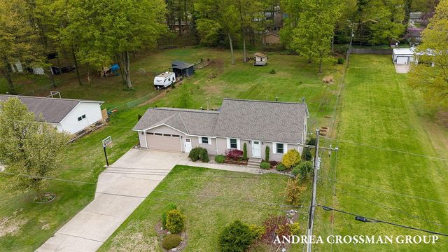 4684 Pine Drive, Holland, MI 49423