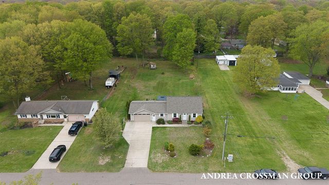 4684 Pine Drive, Holland, MI 49423