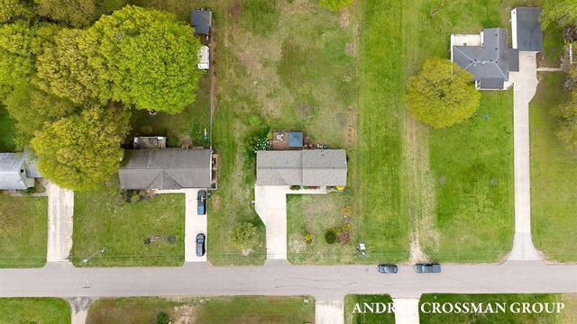 4684 Pine Drive, Holland, MI 49423