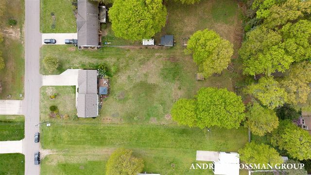 4684 Pine Drive, Holland, MI 49423