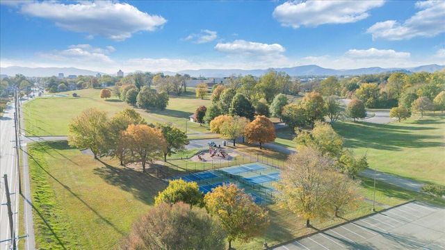 2027 Dale AVE, Roanoke, VA 24013