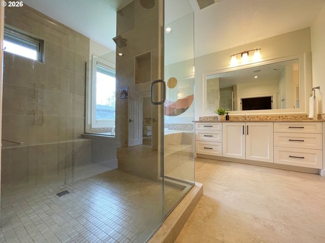 13648 GOODALL Rd, Lake Oswego, OR 97034