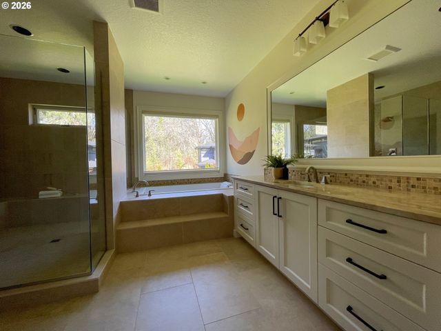 13648 GOODALL Rd, Lake Oswego, OR 97034