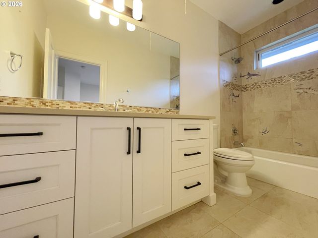 13648 GOODALL Rd, Lake Oswego, OR 97034