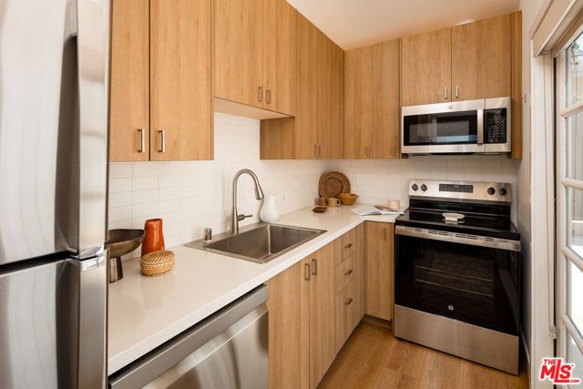 3033 Asbury Street, Los Angeles, CA 90065
