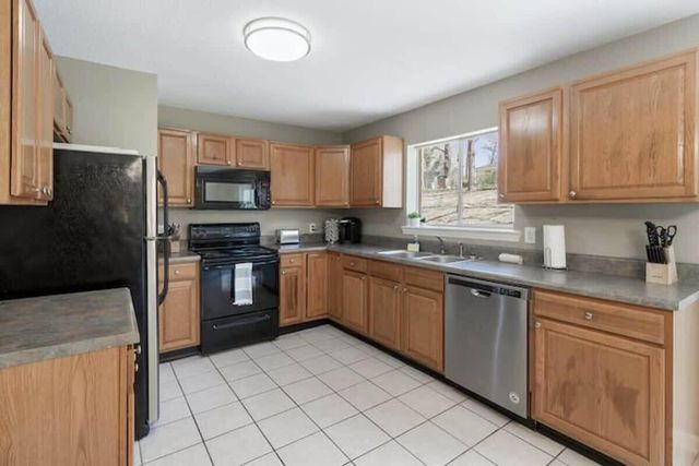 28 Travis Road, Rossville, GA 30741