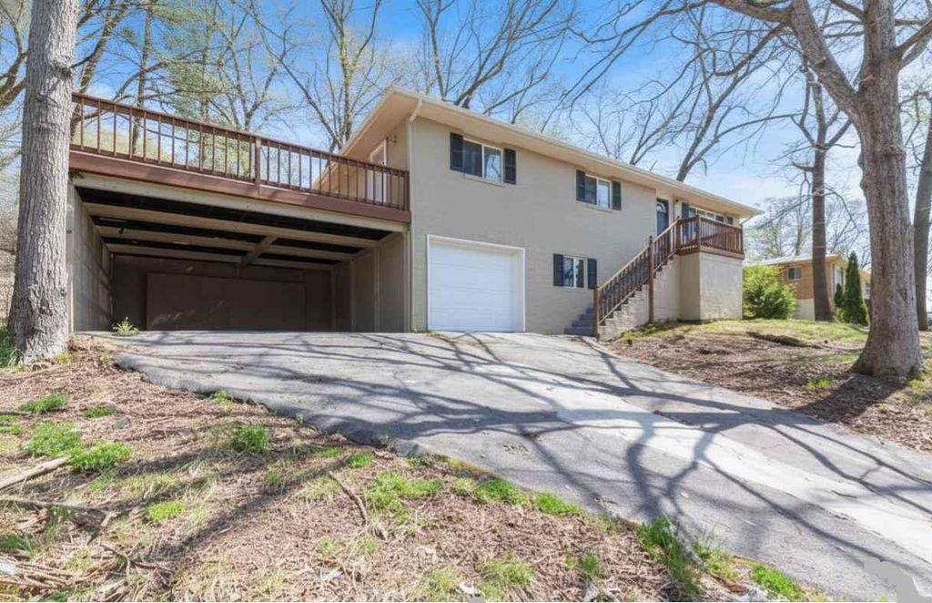 28 Travis Road, Rossville, GA 30741