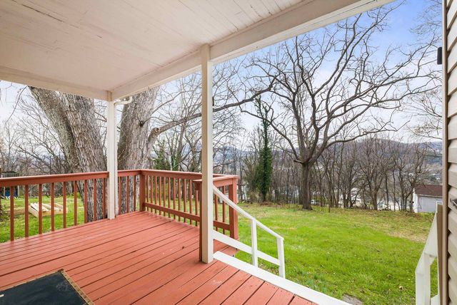 1306 W JOHNSON ST, Staunton, VA 24401