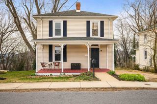 1306 W JOHNSON ST, Staunton, VA 24401