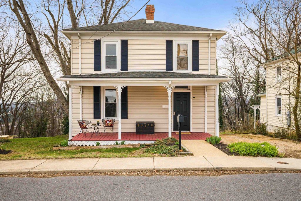 1306 W JOHNSON ST, Staunton, VA 24401