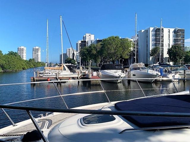 3375 N Country Club Dr Slip 5, Aventura, FL 33180