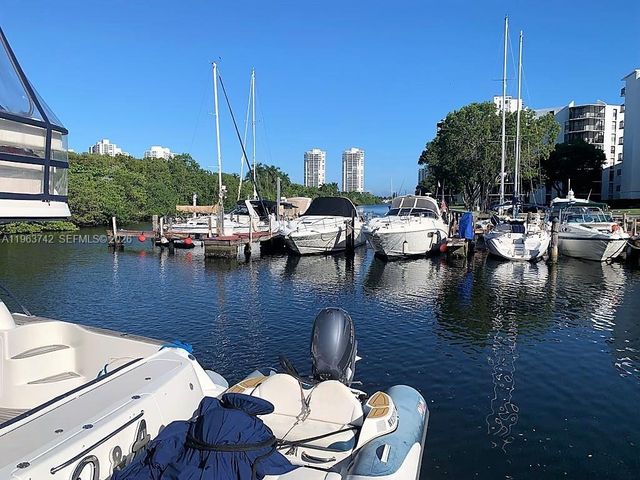 3375 N Country Club Dr Slip 5, Aventura, FL 33180