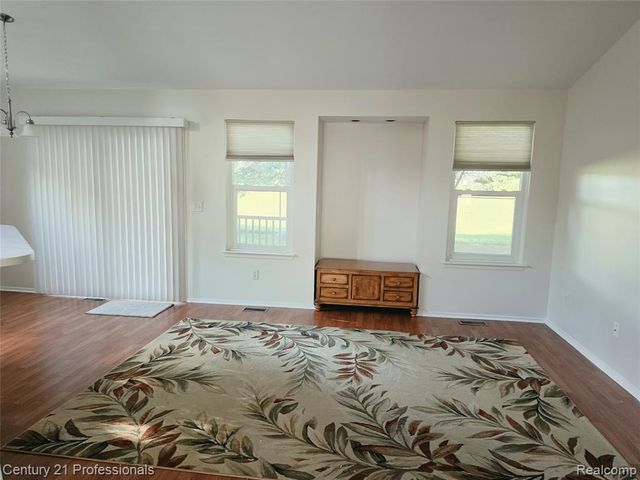 37186 Amhurst Drive 5, Westland, MI 48185