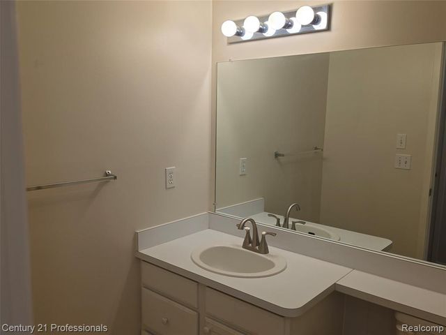 37186 Amhurst Drive 5, Westland, MI 48185