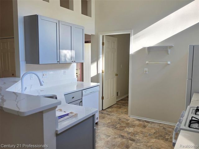 37186 Amhurst Drive 5, Westland, MI 48185