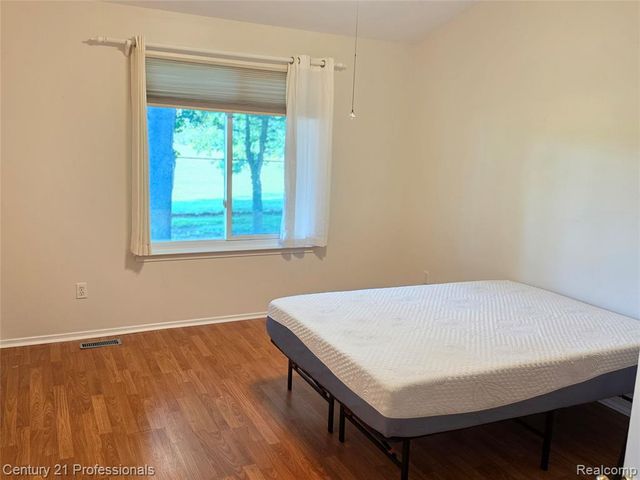 37186 Amhurst Drive 5, Westland, MI 48185