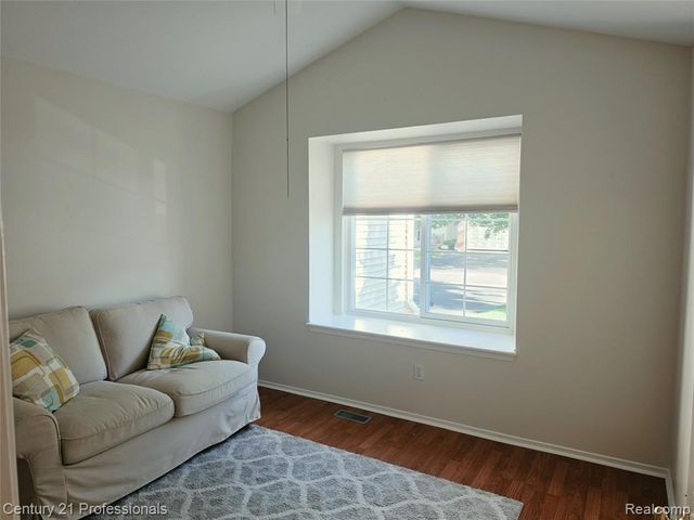 37186 Amhurst Drive 5, Westland, MI 48185