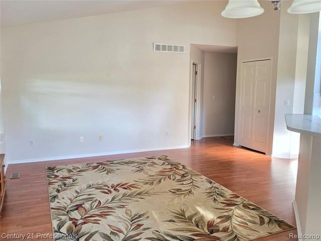37186 Amhurst Drive 5, Westland, MI 48185