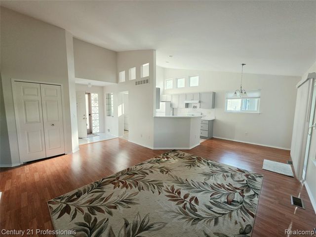 37186 Amhurst Drive 5, Westland, MI 48185