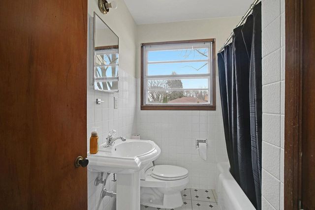 2010 N 22nd STREET, Sheboygan, WI 53081