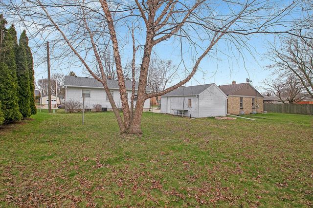 2010 N 22nd STREET, Sheboygan, WI 53081
