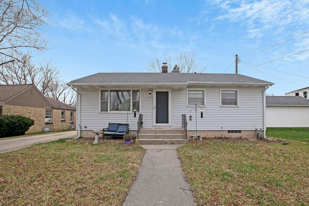 2010 N 22nd STREET, Sheboygan, WI 53081
