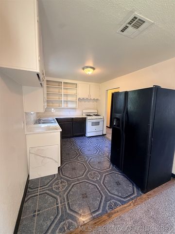 4907 N Garrison Place, Tulsa, OK 74126