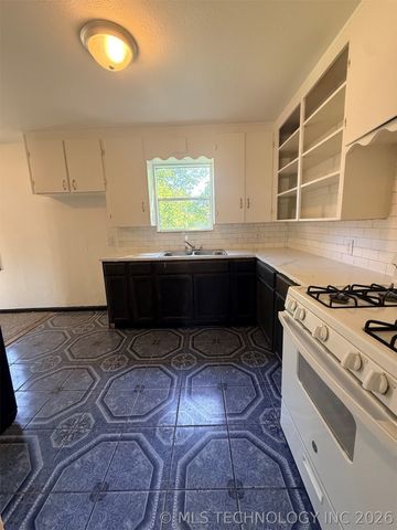 4907 N Garrison Place, Tulsa, OK 74126