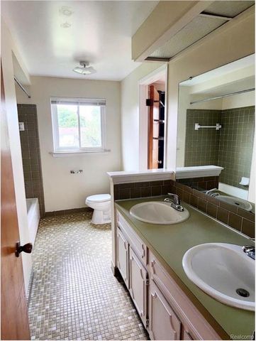 35347 Alta Vista Drive, Sterling Heights, MI 48312